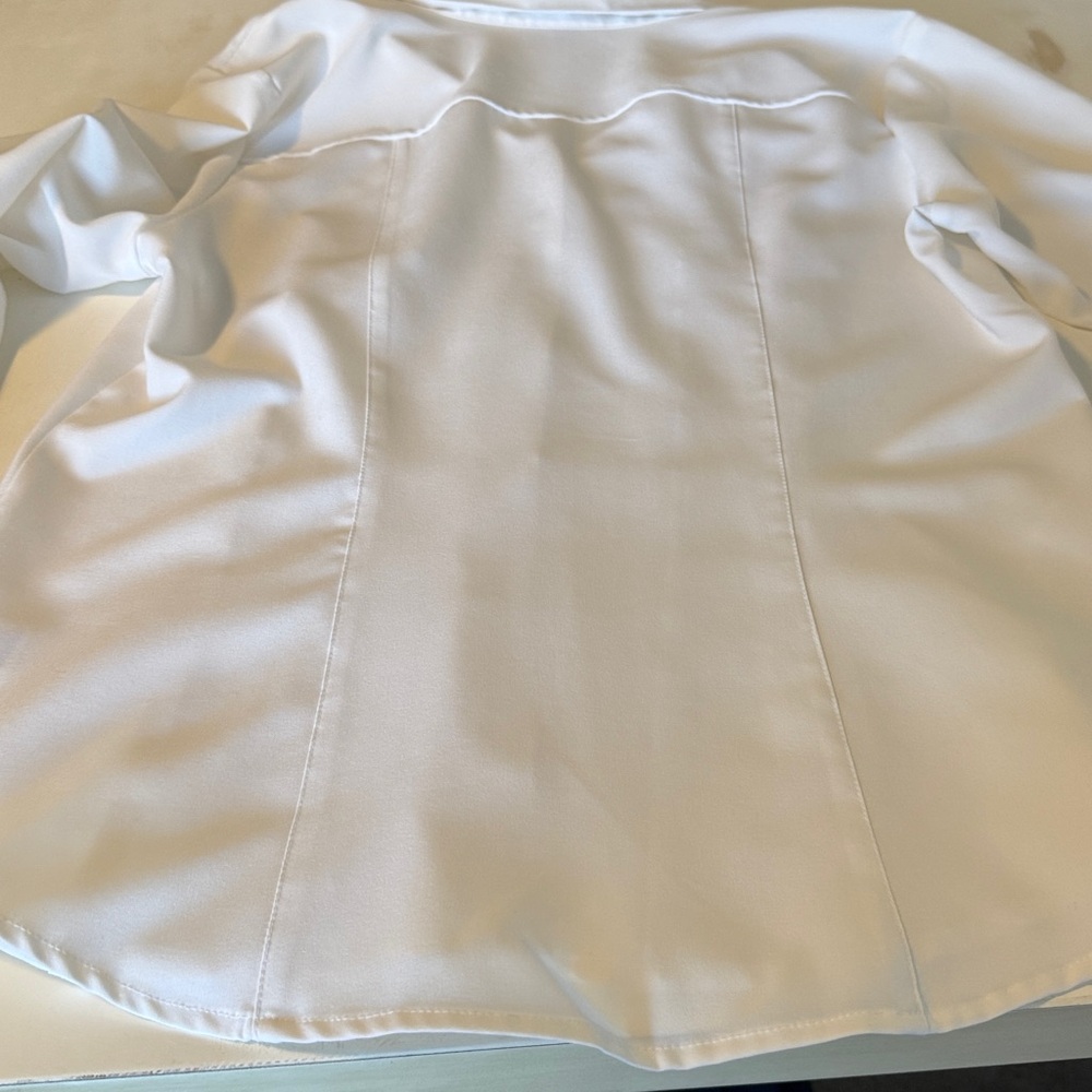 Roz & Ali Women’s V Neck Button-Down Blouse Classic White SZ Small. - Picture 10 of 13